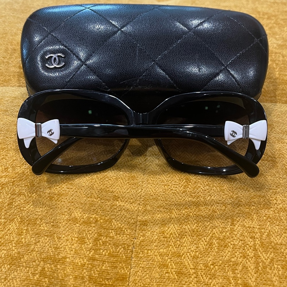 Authentic Chanel Black/White BowTie Sunglasses w/ original case
